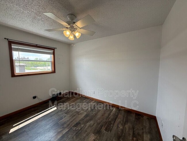 Building Photo - 1145 N College Dr