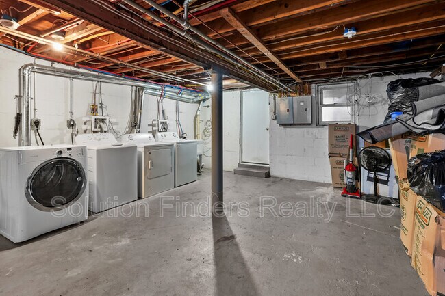 Building Photo - 2956 Yorkway