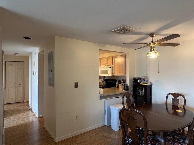 Building Photo - 170 Gore St