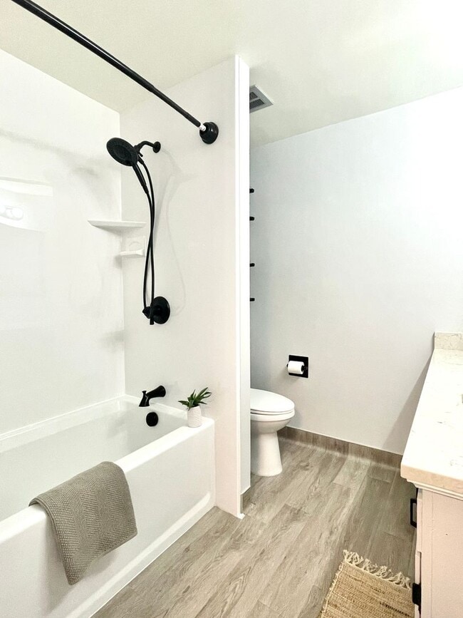 Building Photo - 521 E 5th Ave