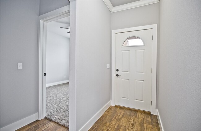 Building Photo - 209 Alder St