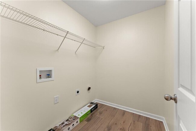 Building Photo - 5165 Sherwood Way