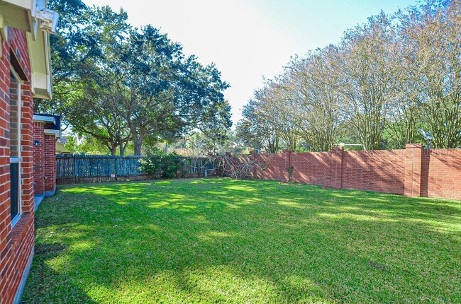 Building Photo - 2218 Blue Rose Dr