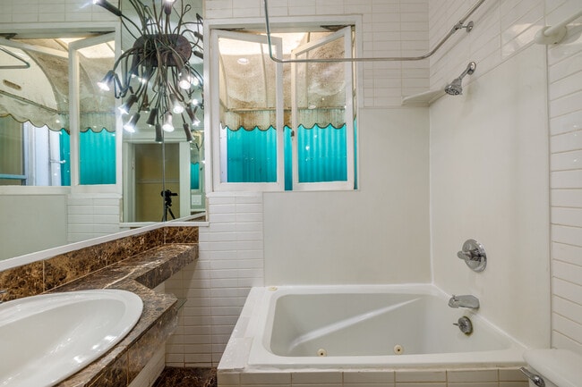 Building Photo - 2840 Bryant St