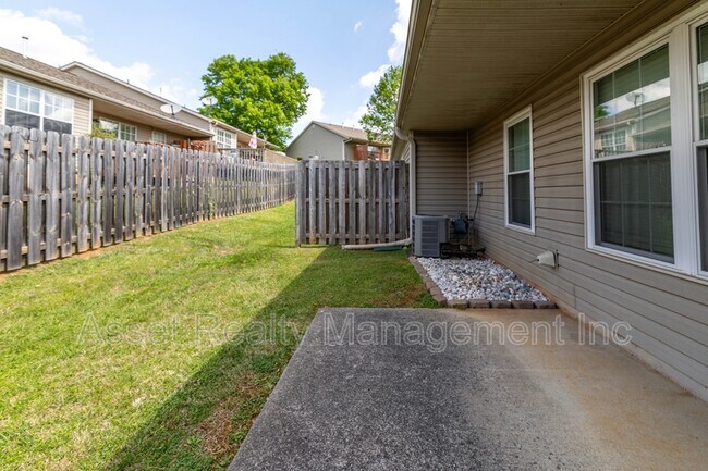 Building Photo - 8613 Little Field Way