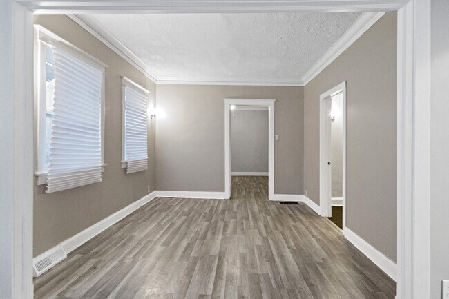 Building Photo - Charming 3-Bedroom Home | 1 Bath | In-Unit...