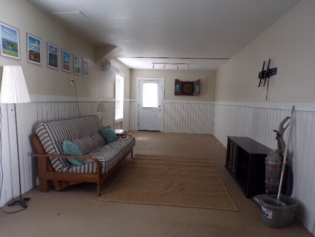 Building Photo - Adorable Home Located In Yacht Cove