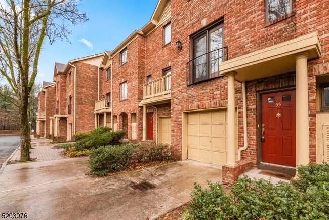 Building Photo - 55 Mews Ln