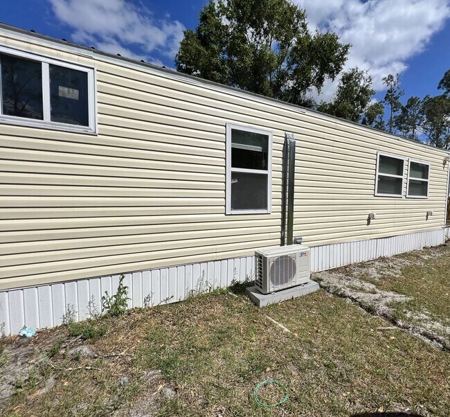 Building Photo - FIRST MONTHS RENT FREE!!! 5 ACRES OF PARAD...