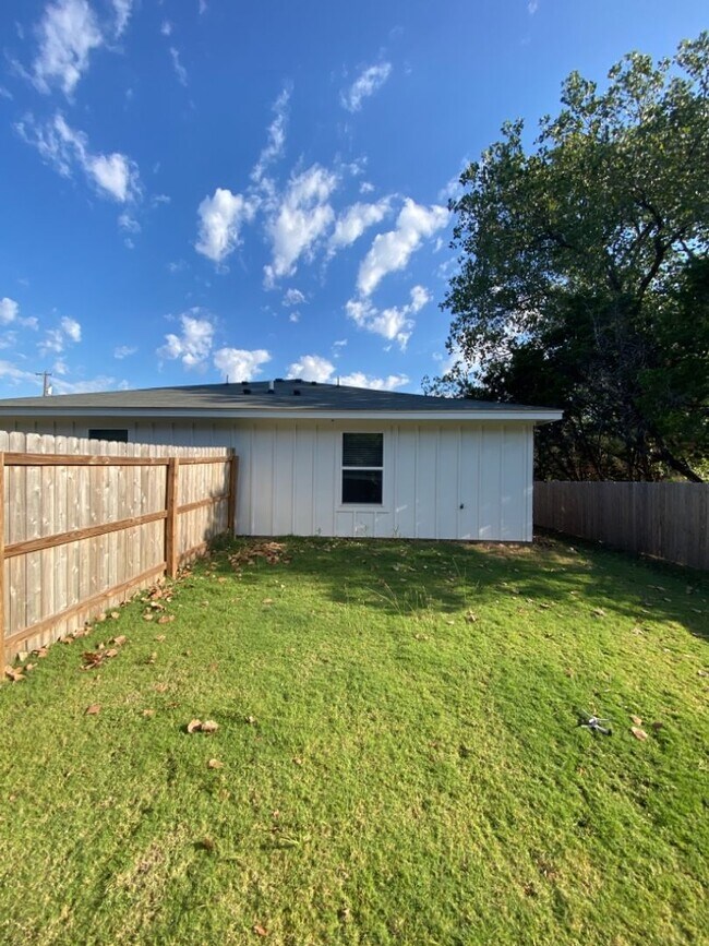 Building Photo - 1418 Shoshoni Trail