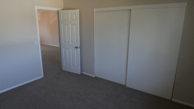 Building Photo - Clark 157-161