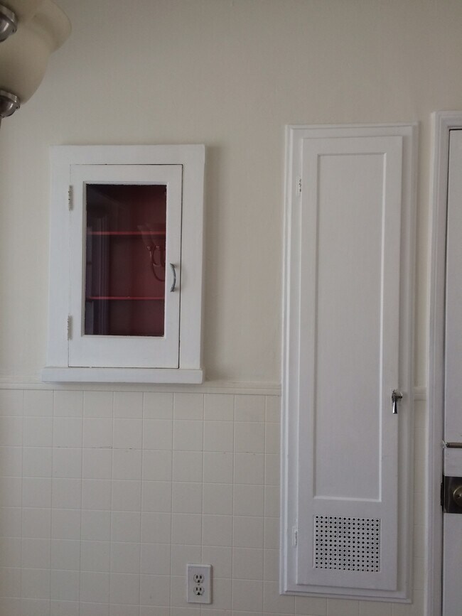 Original vintage details throughout - 1444 Silver Lake Blvd