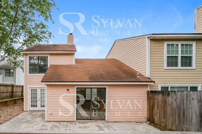 Building Photo - Feel right at home in this charming 3 bedr...