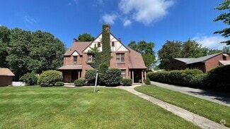 Building Photo - 136 Cunningham St