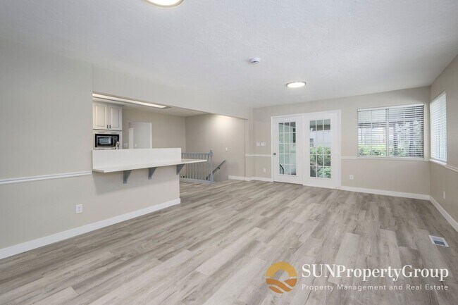 Building Photo - Stunning Remodeled Home in Desirable Cottonwood Heights!