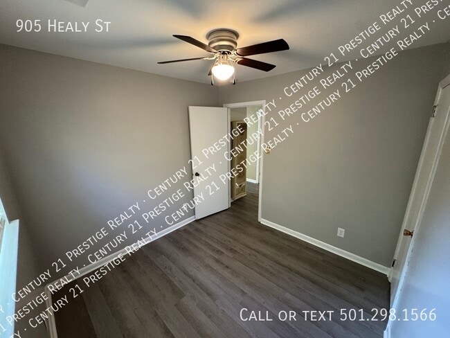 Building Photo - 905 Healy St