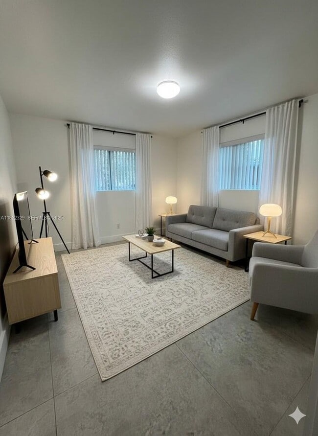 Building Photo - 2941 SW 36th Ave