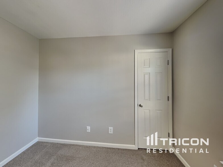 Building Photo - 239 Eagle Pointe Dr