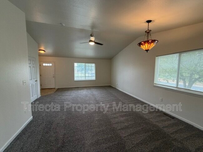 Building Photo - 3627 Glenbarr Ct