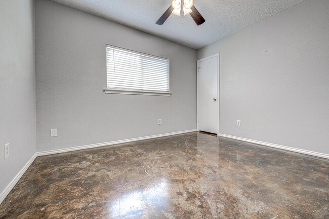 Building Photo - 12925 Covington Trail