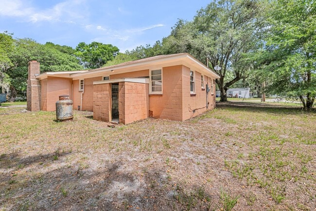 Building Photo - Quiet Coastal Home