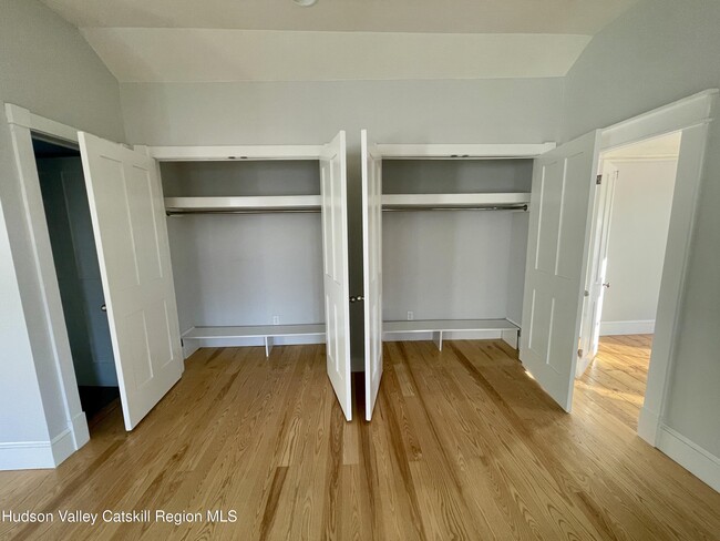 Building Photo - 536 Columbia St