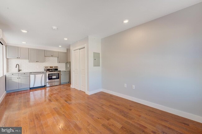 Building Photo - 4508 Walnut St