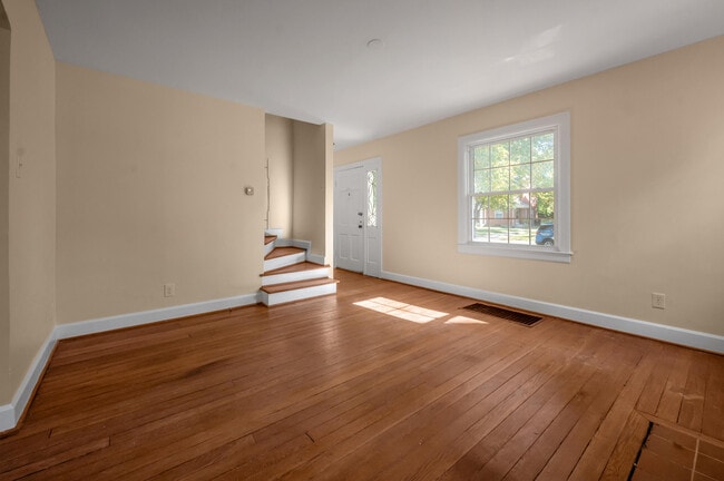 Building Photo - 494 Bob O Link Dr