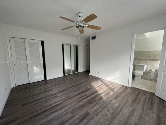 Building Photo - 501 NE 14th Ave