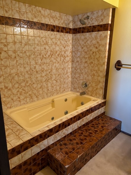 Building Photo - 4746 E Skyline Dr