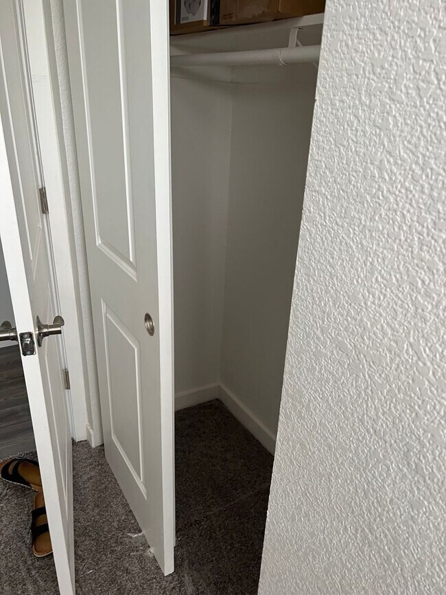 Building Photo - Welcome to this stunning 3-bedroom, 2-bath...