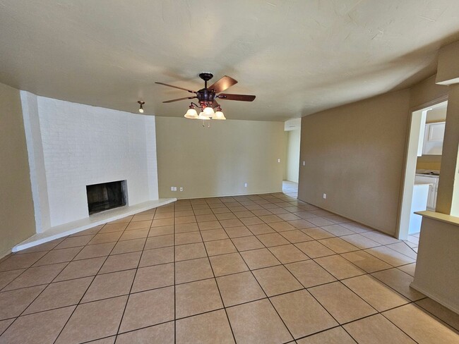 Building Photo - (3) Bed/(2) Bath Pets Negotiable Avail NOW!