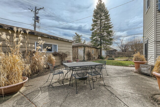 Building Photo - 3529 N Lowell Ave