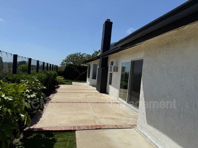 Building Photo - 3009 Calle Juarez