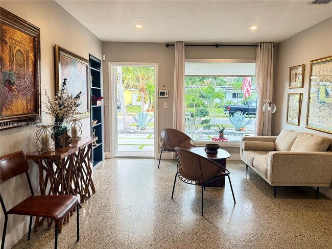 Building Photo - 3817 SW 33rd Ct