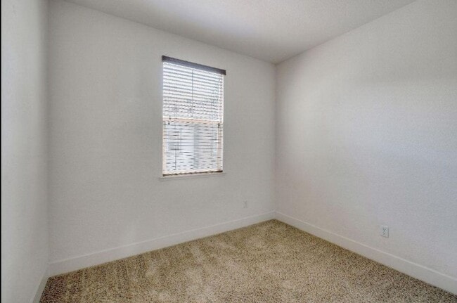 Building Photo - 405 Washington Square