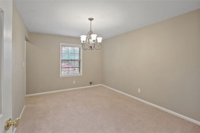 Building Photo - 461 Village Green Ct SW