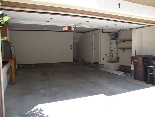 Building Photo - Beautifully upgraded condo in the fantasti...