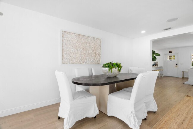 Building Photo - 240 Santa Lucia Dr