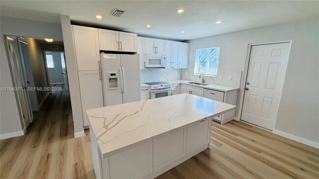 Building Photo - 808 NE 2nd St