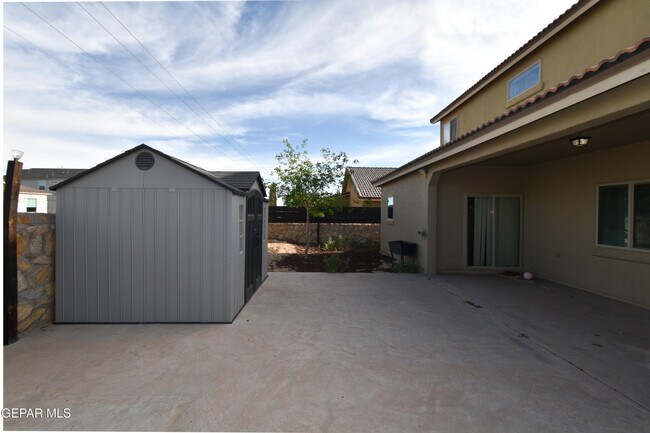 Building Photo - 300 Saltford Pl