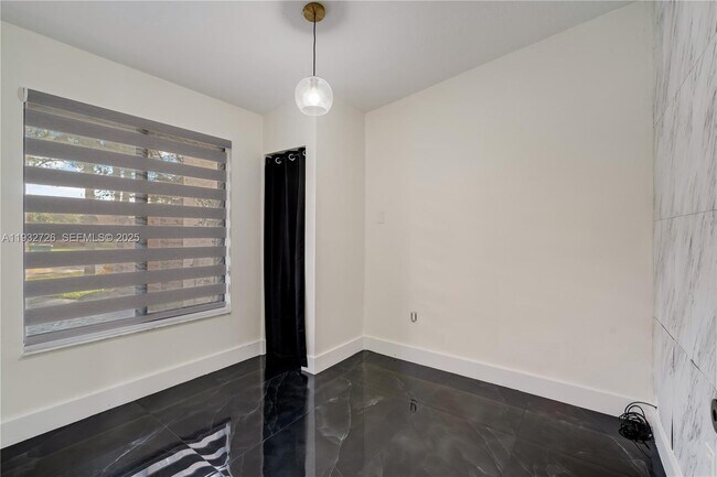 Building Photo - 14805 SW 74th Ln