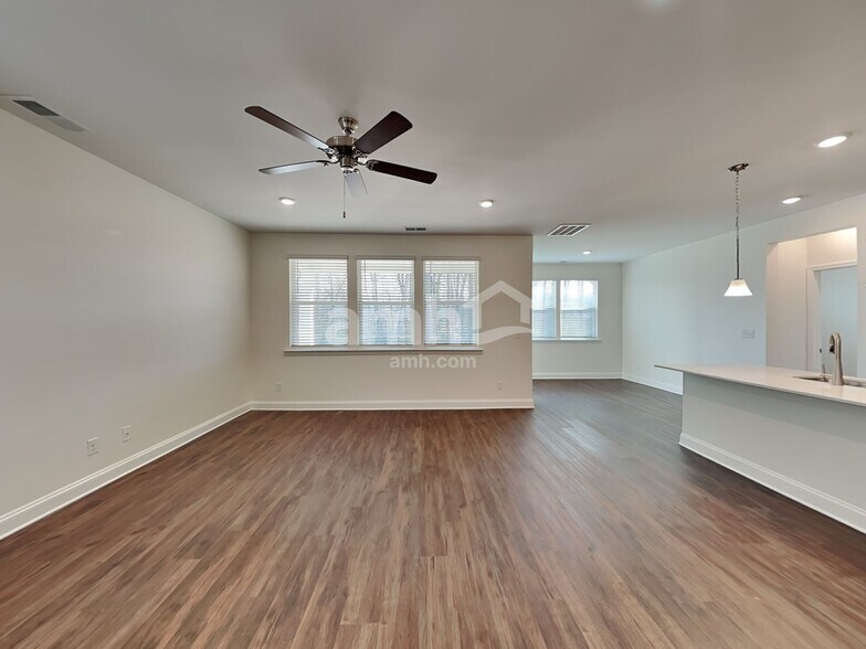 Building Photo - 628 Rivermist Dr