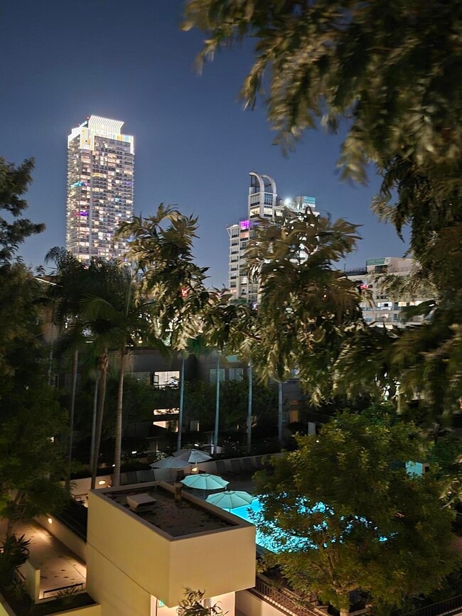 Building Photo - 600 W 9th St