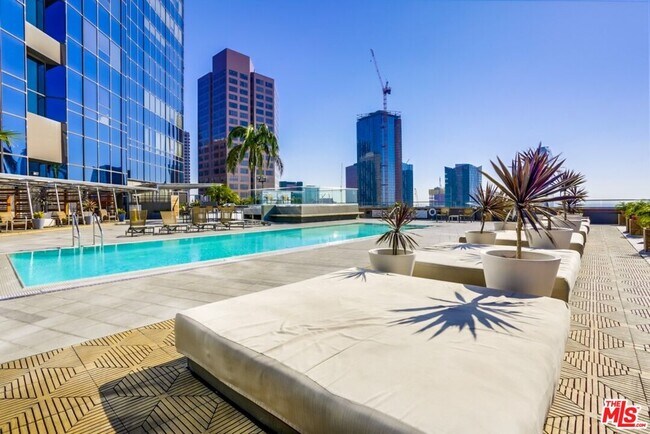 Building Photo - 1100 Wilshire Blvd