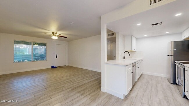 Building Photo - 1118 N Granite Reef Rd