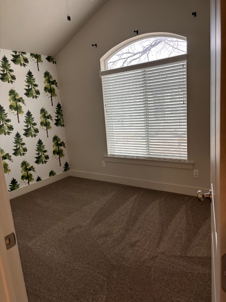 Building Photo - 1055 E 1060 S