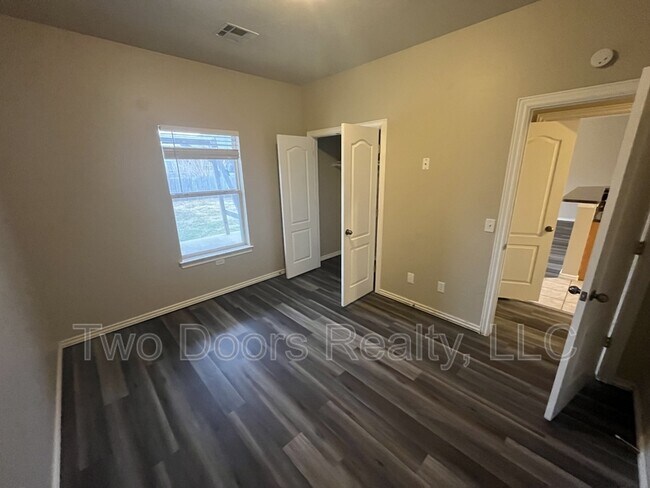 Building Photo - 2321 SW 94th St