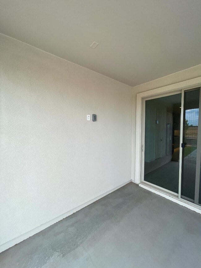 Building Photo - 7938 W Griswold Rd