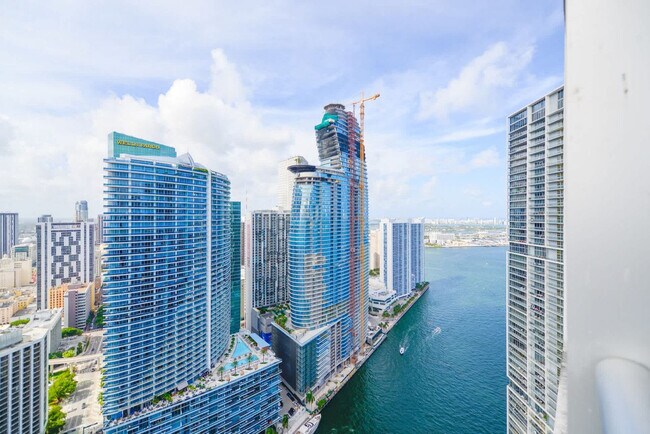 Building Photo - 485 Brickell Ave